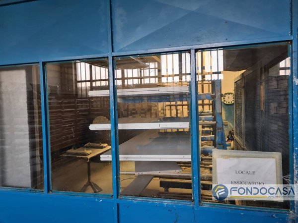 capannone in vendita a Meda