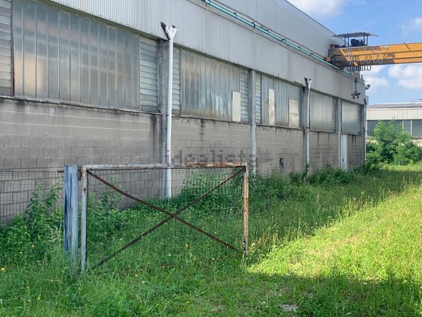 capannone in vendita a Meda