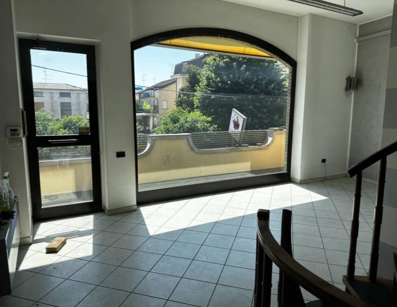 negozio in vendita a Meda