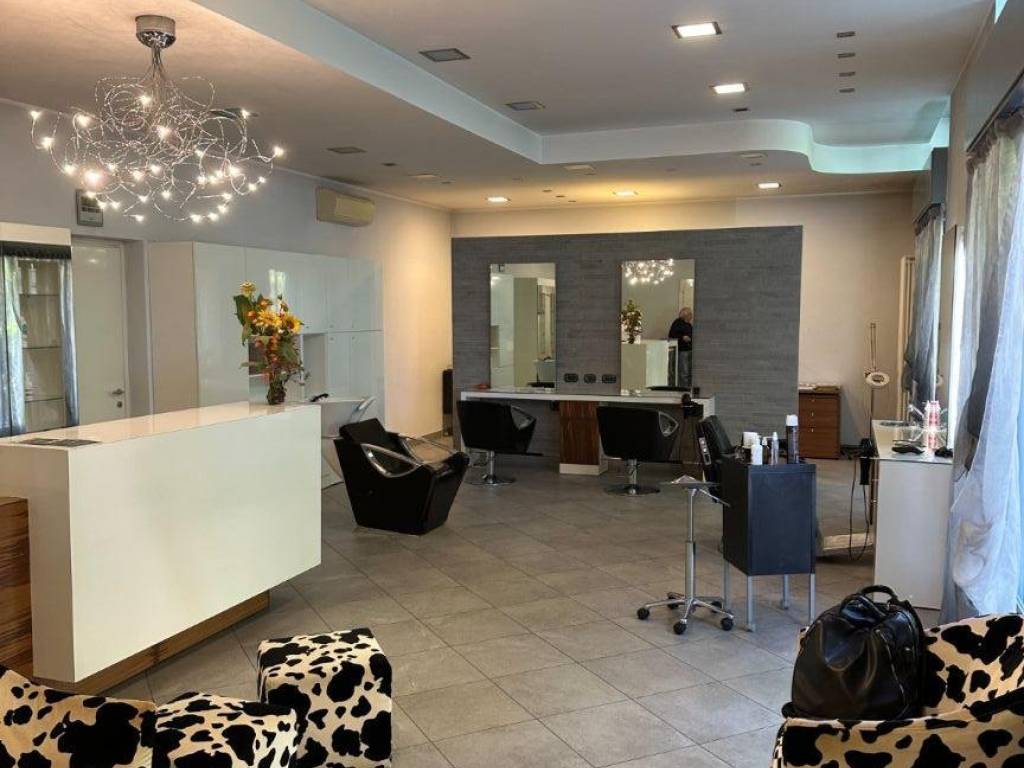 negozio in vendita a Meda