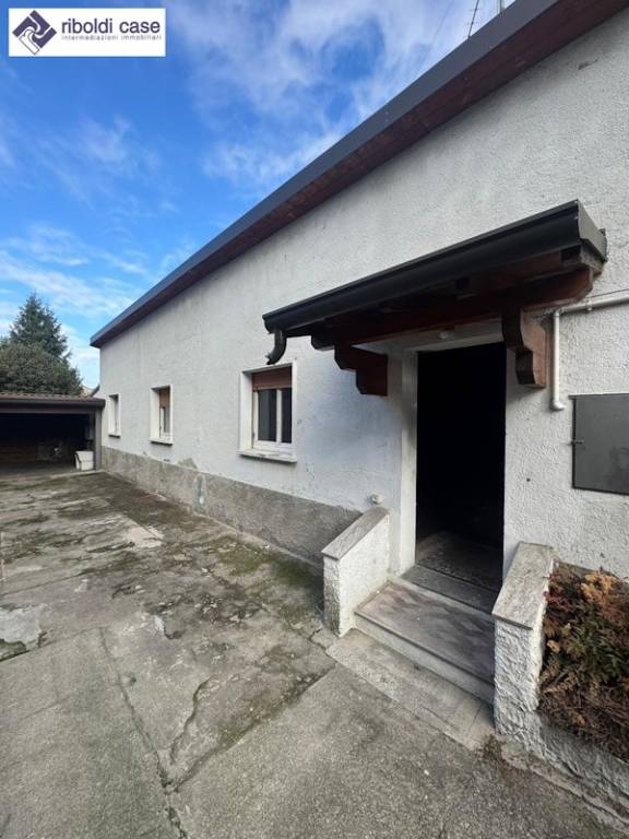 casa indipendente in vendita a Meda