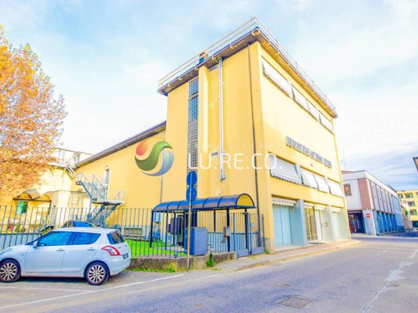 locale commerciale in vendita a Meda