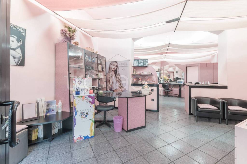 negozio in vendita a Meda