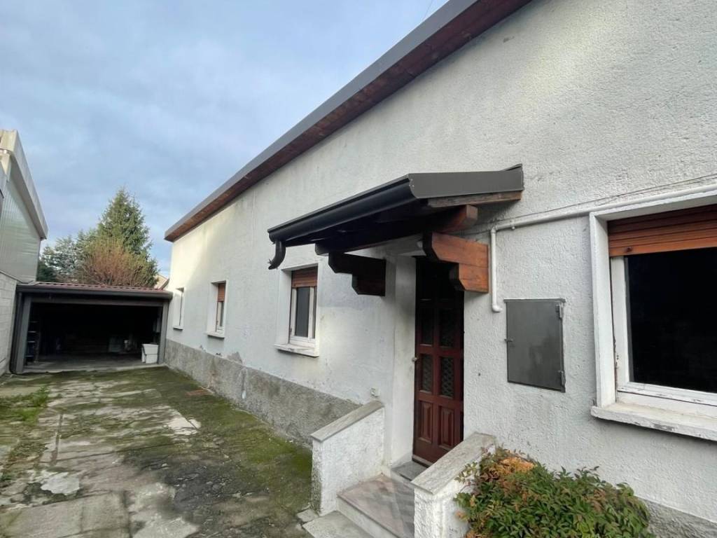 casa indipendente in vendita a Meda