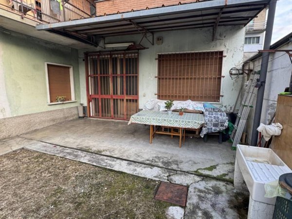 locale commerciale in vendita a Meda