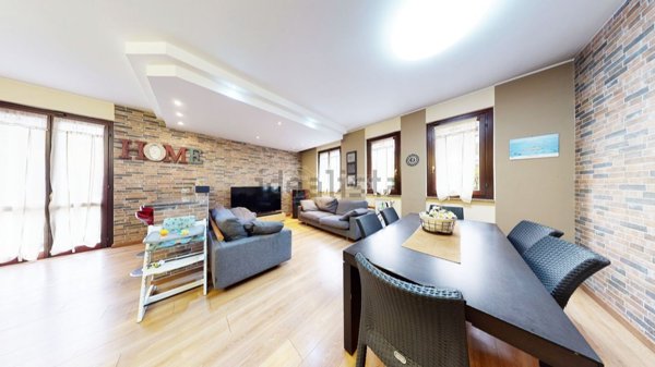 casa indipendente in vendita a Meda