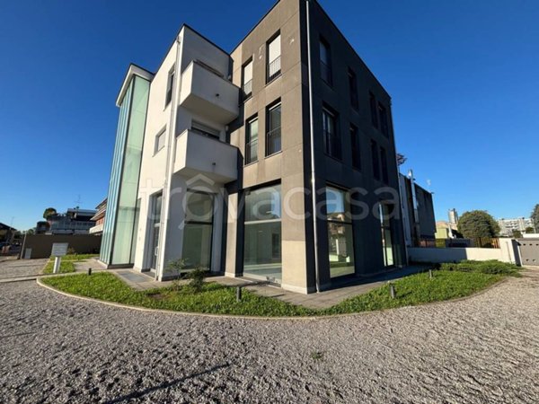 negozio in vendita a Meda