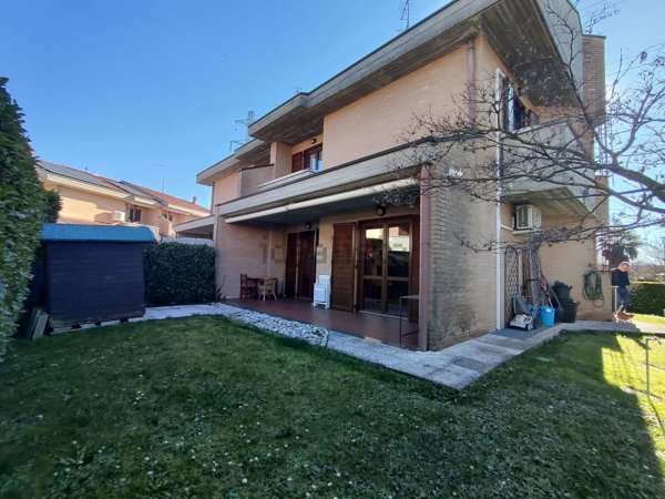 casa indipendente in vendita a Meda