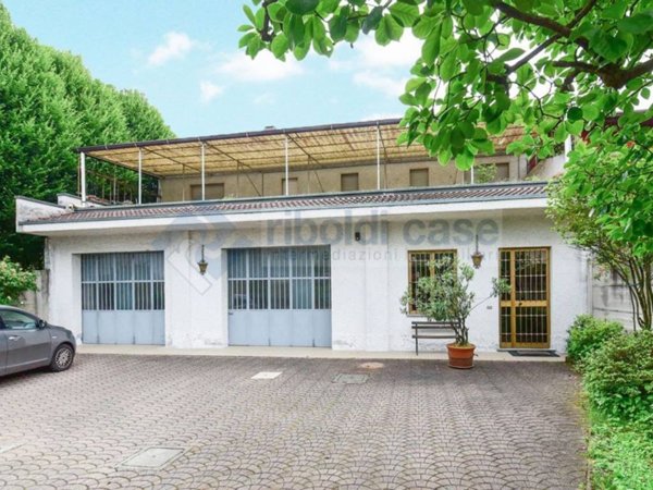 casa indipendente in vendita a Meda