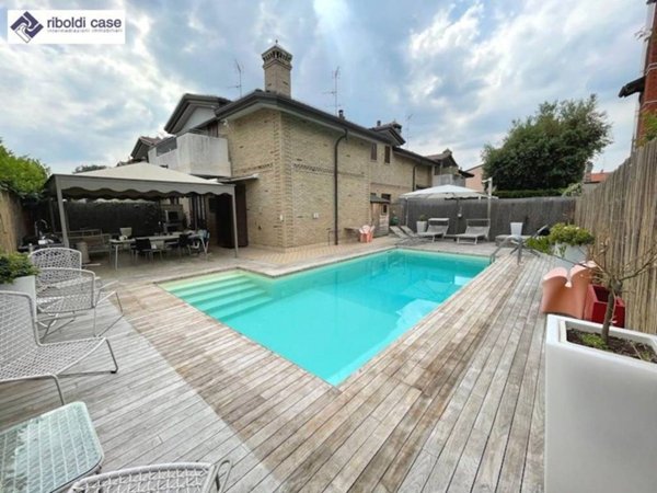 casa indipendente in vendita a Meda