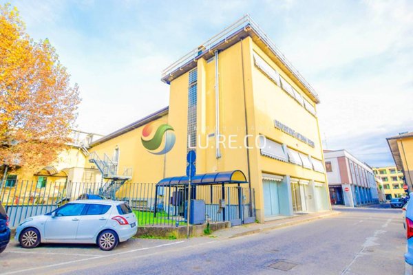 negozio in vendita a Meda