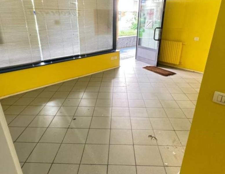 negozio in vendita a Meda