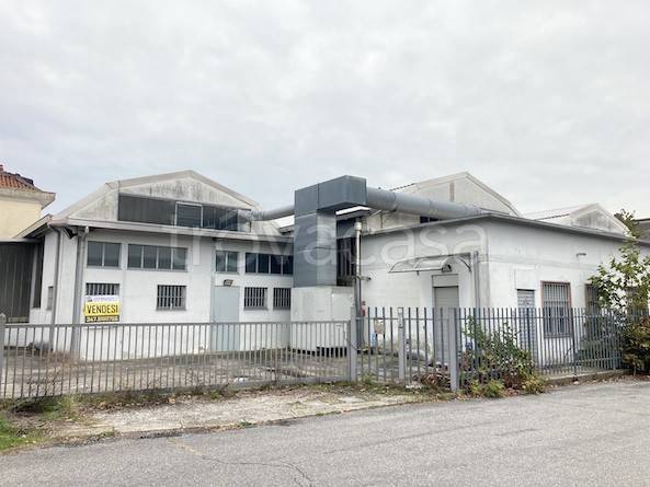 locale commerciale in vendita a Meda