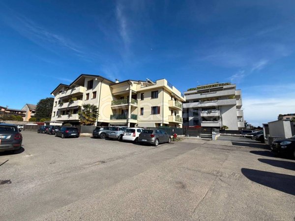 negozio in vendita a Meda