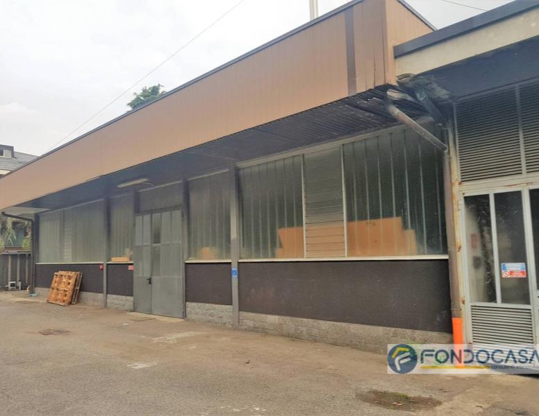 locale commerciale in vendita a Meda