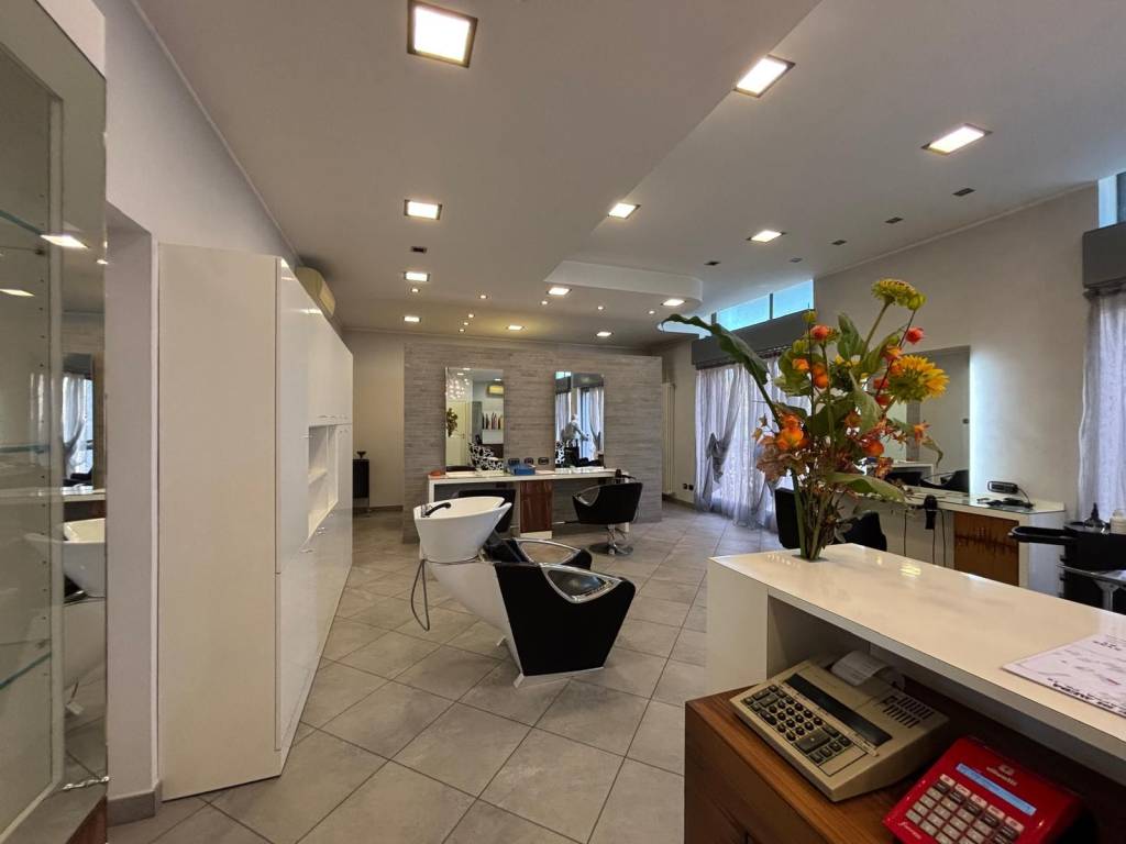 negozio in vendita a Meda