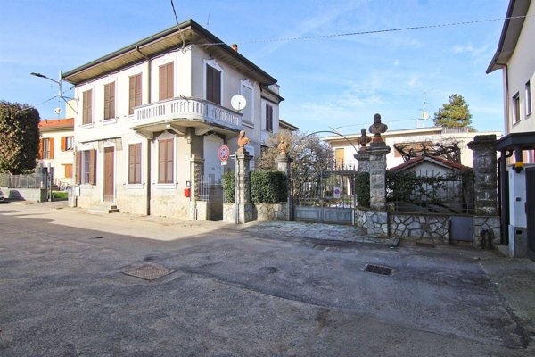 esavano in vendita a Meda