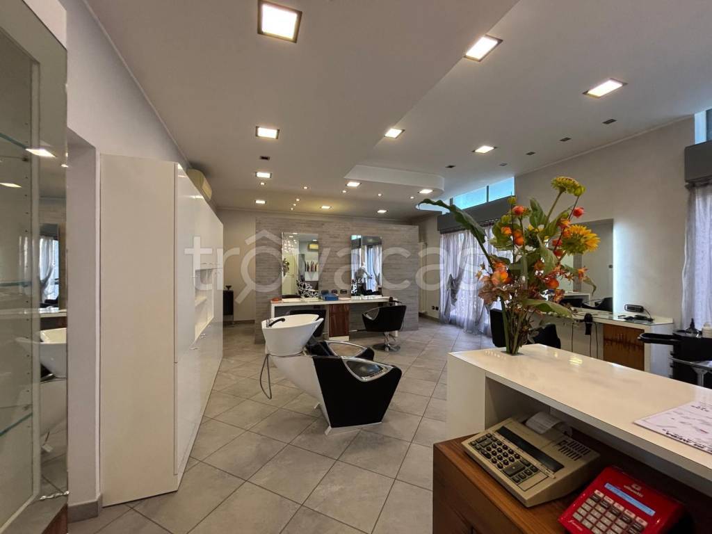 negozio in vendita a Meda