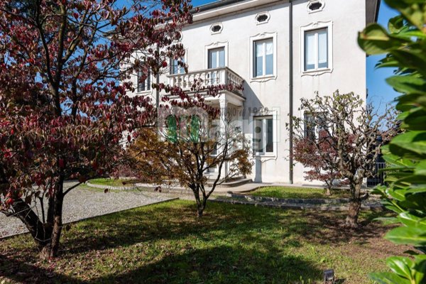 casa indipendente in vendita a Meda