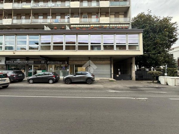 negozio in vendita a Meda