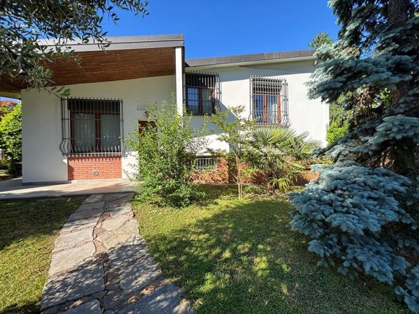 casa indipendente in vendita a Meda