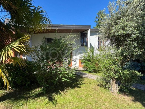 casa indipendente in vendita a Meda