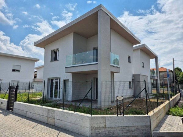 casa indipendente in vendita a Meda