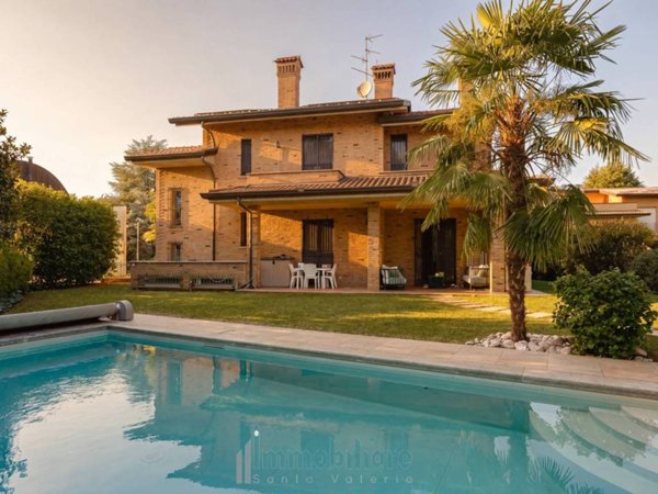 casa indipendente in vendita a Meda