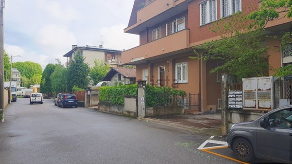 locale commerciale in vendita a Meda