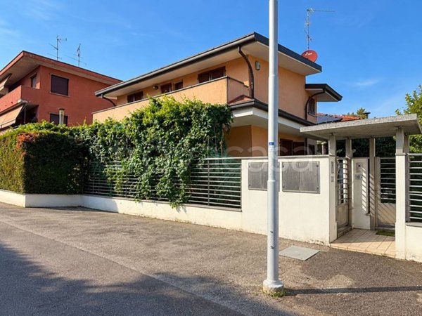 casa indipendente in vendita a Meda