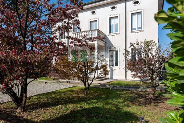 casa indipendente in vendita a Meda