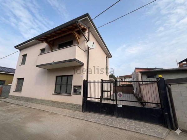 casa indipendente in vendita a Meda