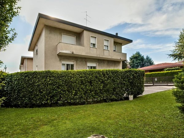 casa indipendente in vendita a Meda