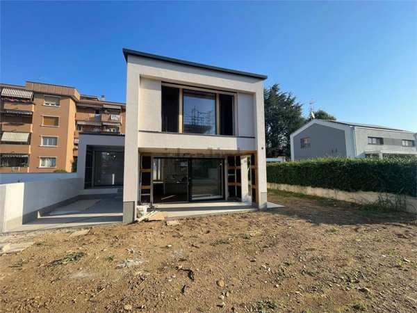 casa indipendente in vendita a Meda