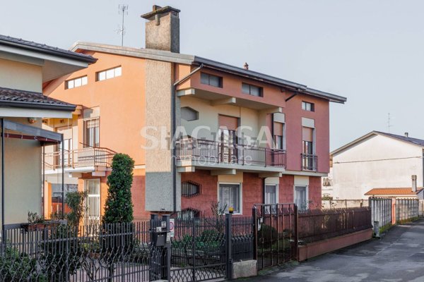 appartamento in vendita a Mezzago