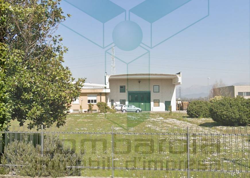 locale commerciale in vendita a Mezzago