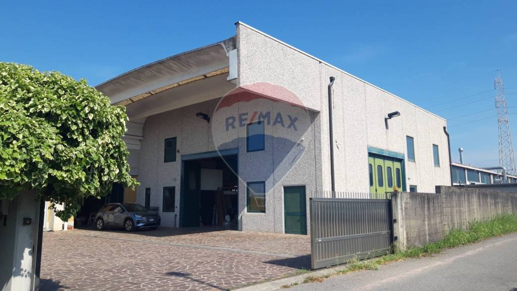 capannone in vendita a Mezzago