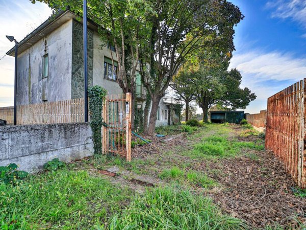 villa in vendita a Mezzago