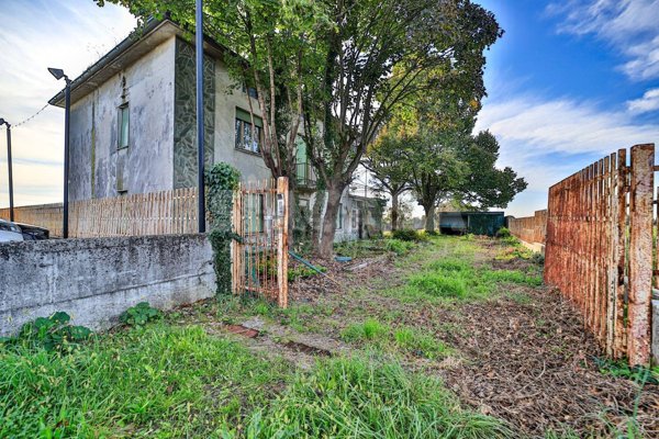 casa indipendente in vendita a Mezzago in zona Cascina Orobona