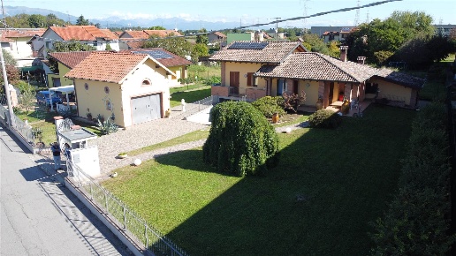 casa indipendente in vendita a Mezzago in zona Cascina Orobona