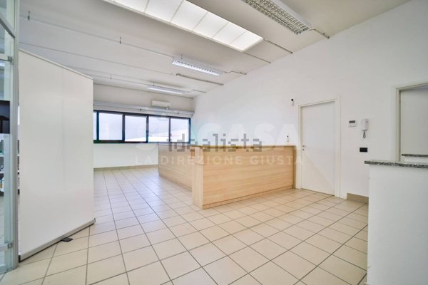 capannone in vendita a Mezzago