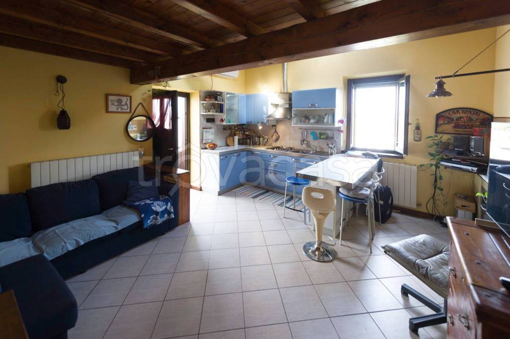 appartamento in vendita a Mezzago in zona Cascina Orobona