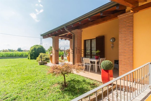 appartamento in vendita a Mezzago in zona Cascina Orobona