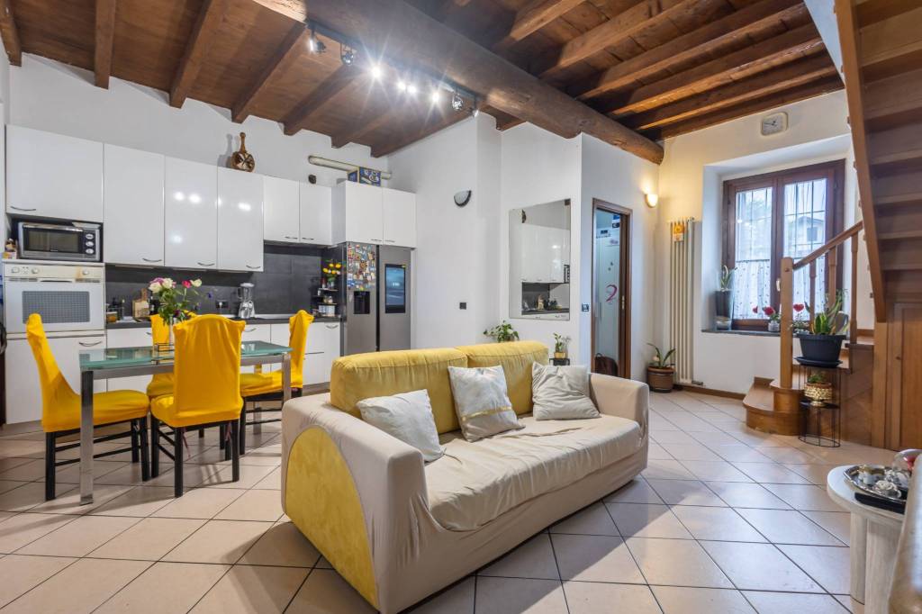 appartamento in vendita a Mezzago in zona Cascina Orobona
