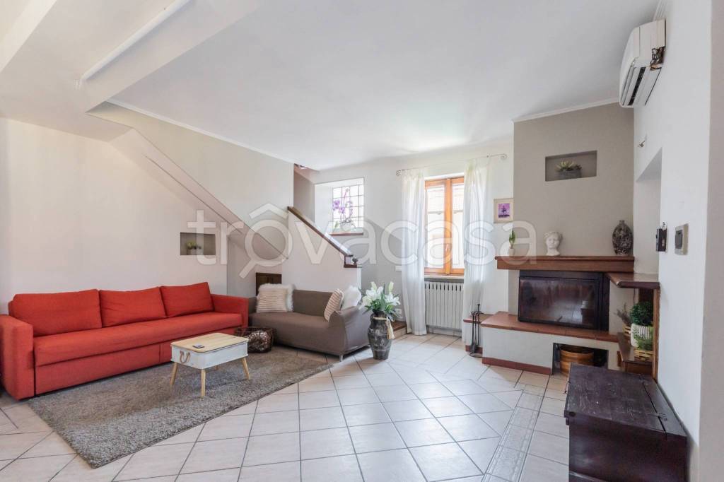 appartamento in vendita a Mezzago in zona Cascina Orobona