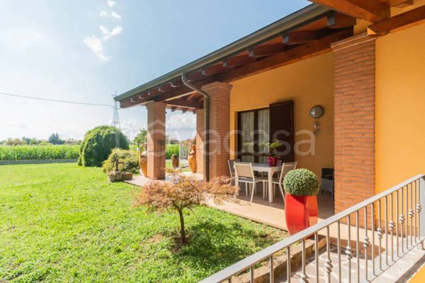 casa indipendente in vendita a Mezzago in zona Cascina Orobona