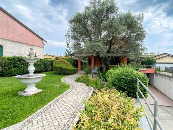 appartamento in vendita a Mezzago in zona Cascina Orobona