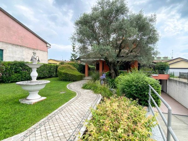 appartamento in vendita a Mezzago in zona Cascina Orobona