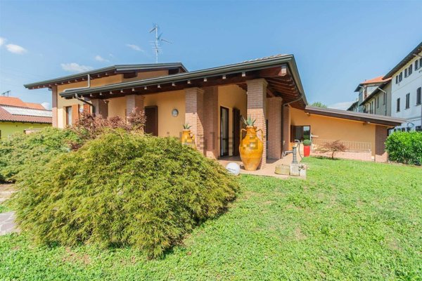 casa indipendente in vendita a Mezzago in zona Cascina Orobona