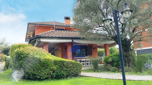 casa indipendente in vendita a Mezzago in zona Cascina Orobona